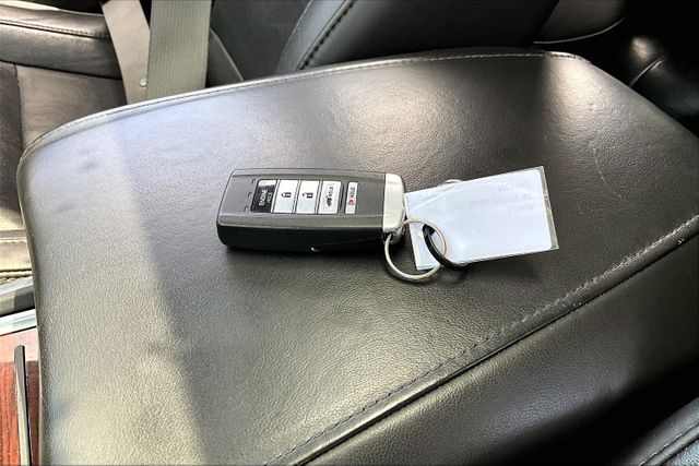 Vehicle image 28 of 34