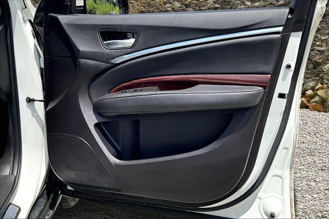 Vehicle image 24 of 34