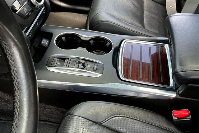 Vehicle image 22 of 34