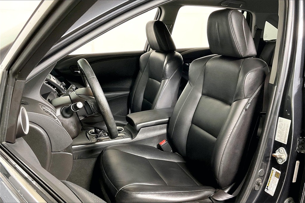 Vehicle image 23 of 30