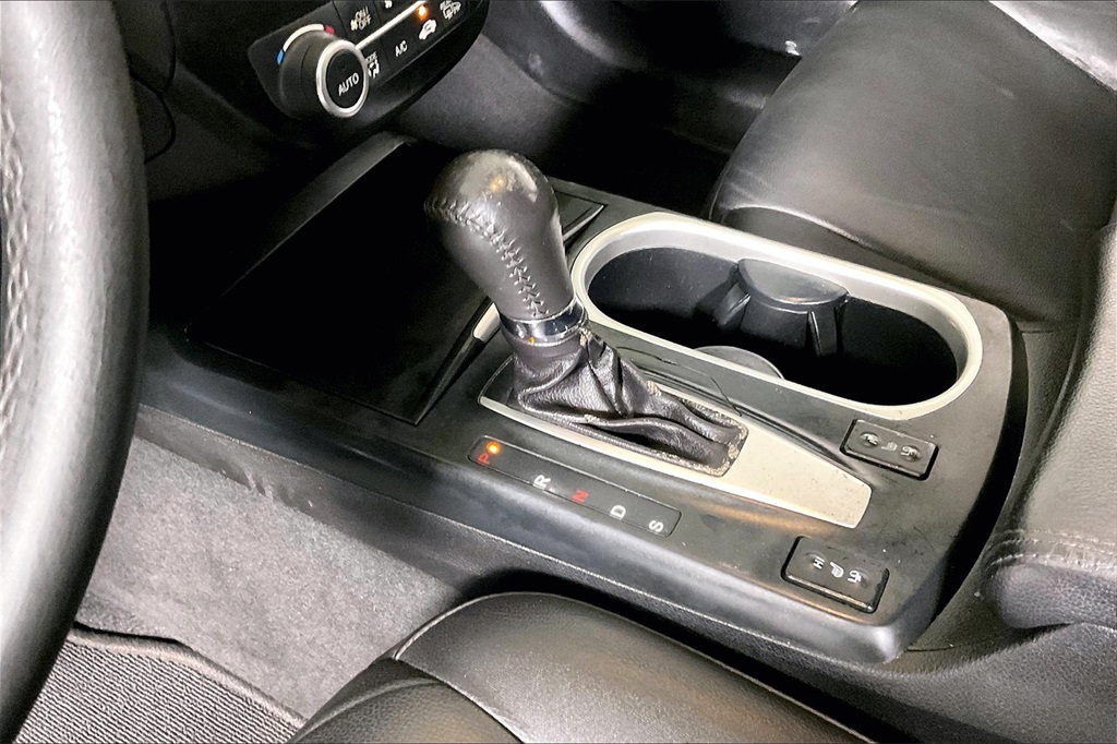 Vehicle image 15 of 30