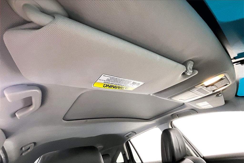 Vehicle image 20 of 30