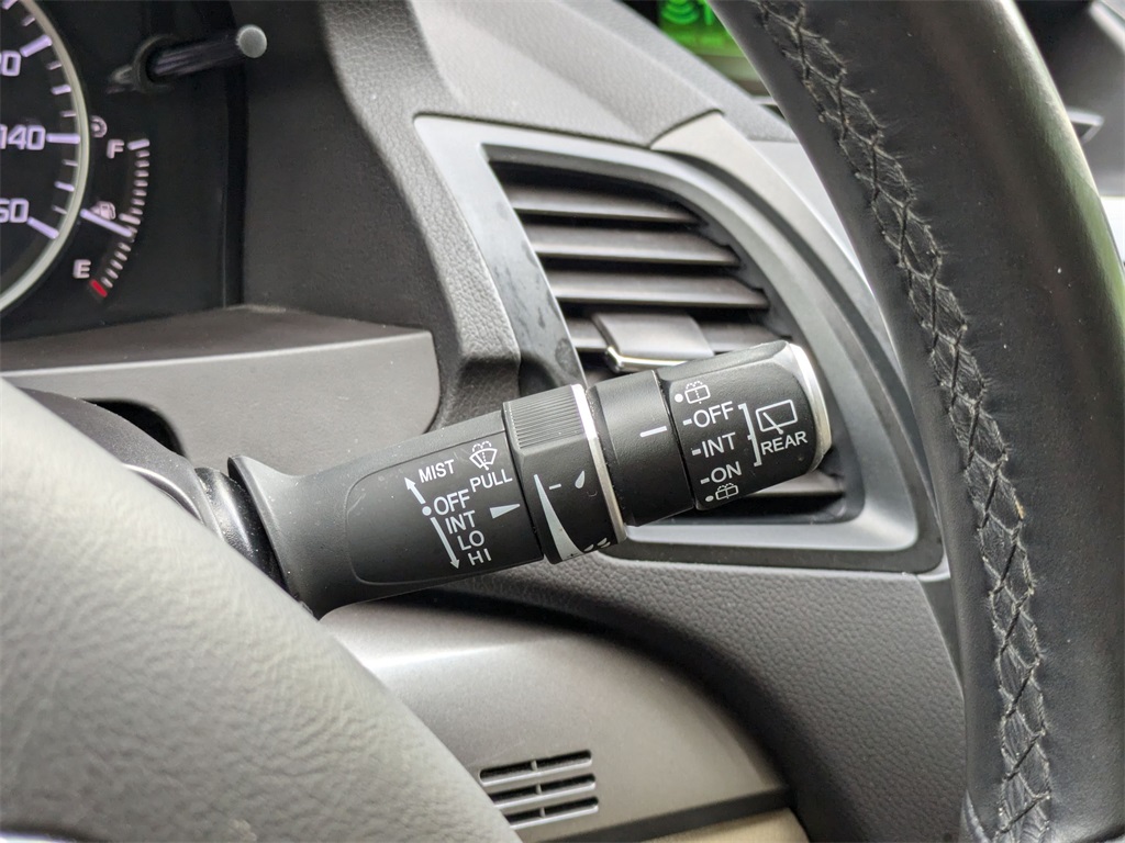 Vehicle image 28 of 30