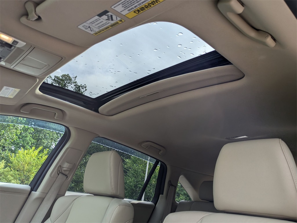 Vehicle image 27 of 30