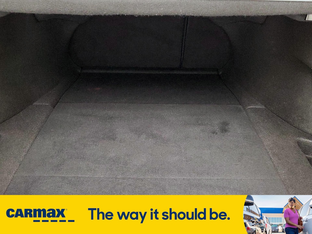 Vehicle image 10 of 28