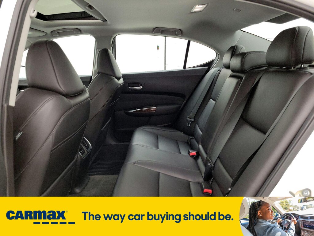 Vehicle image 11 of 28