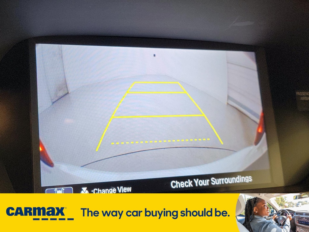 Vehicle image 17 of 28