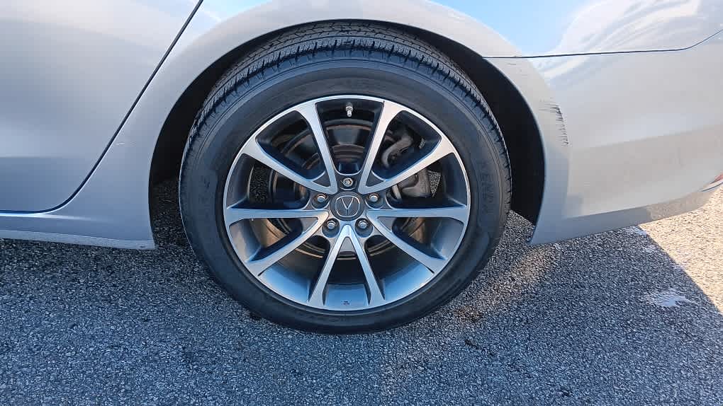 Vehicle image 9 of 33