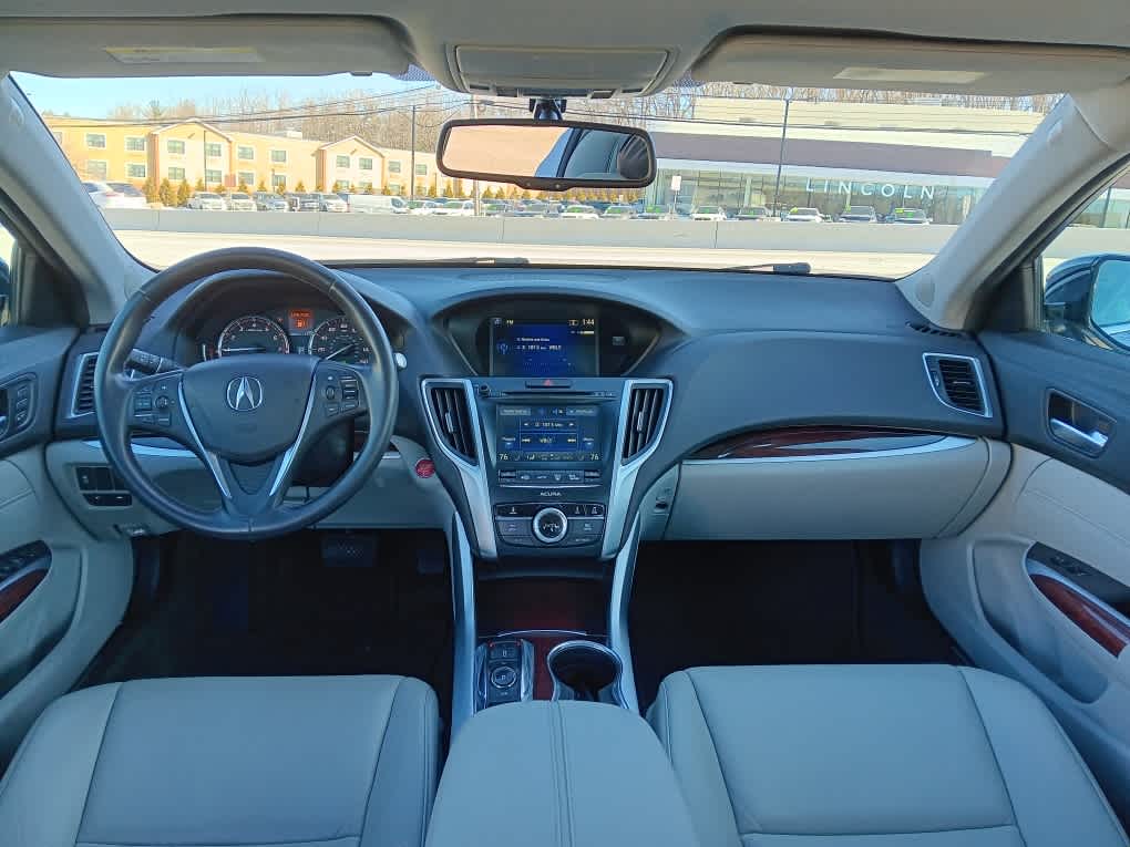 Vehicle image 19 of 33