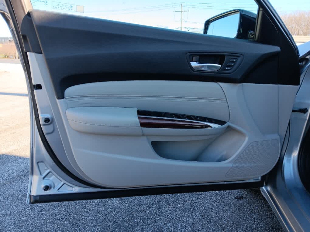 Vehicle image 29 of 33