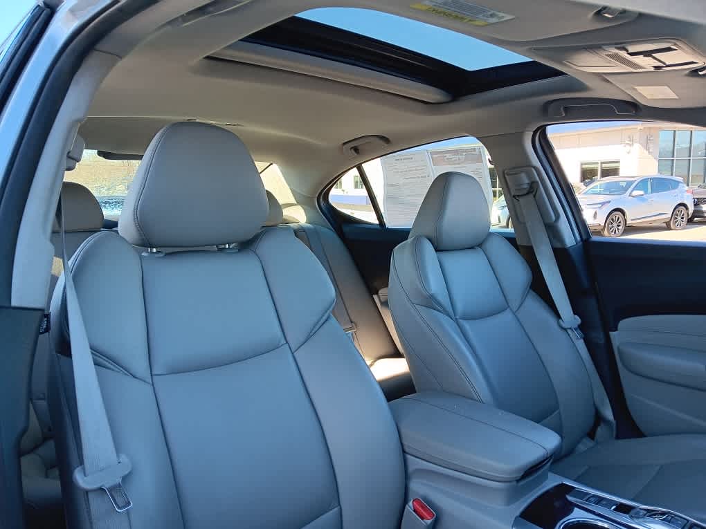 Vehicle image 11 of 33