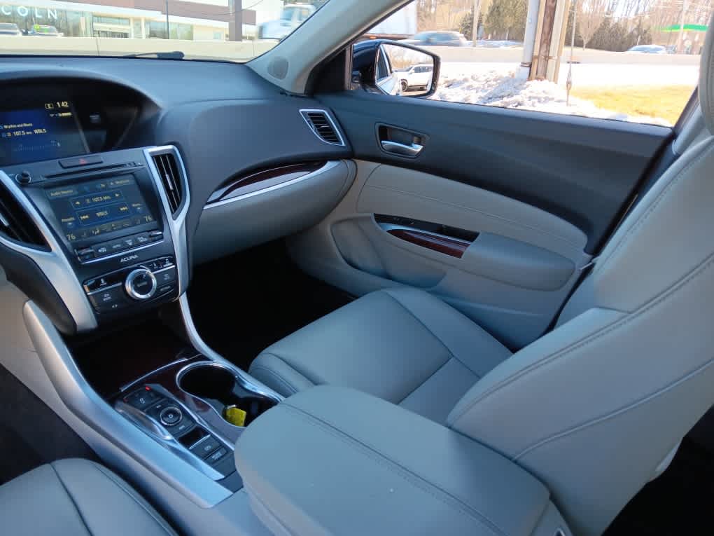 Vehicle image 14 of 33