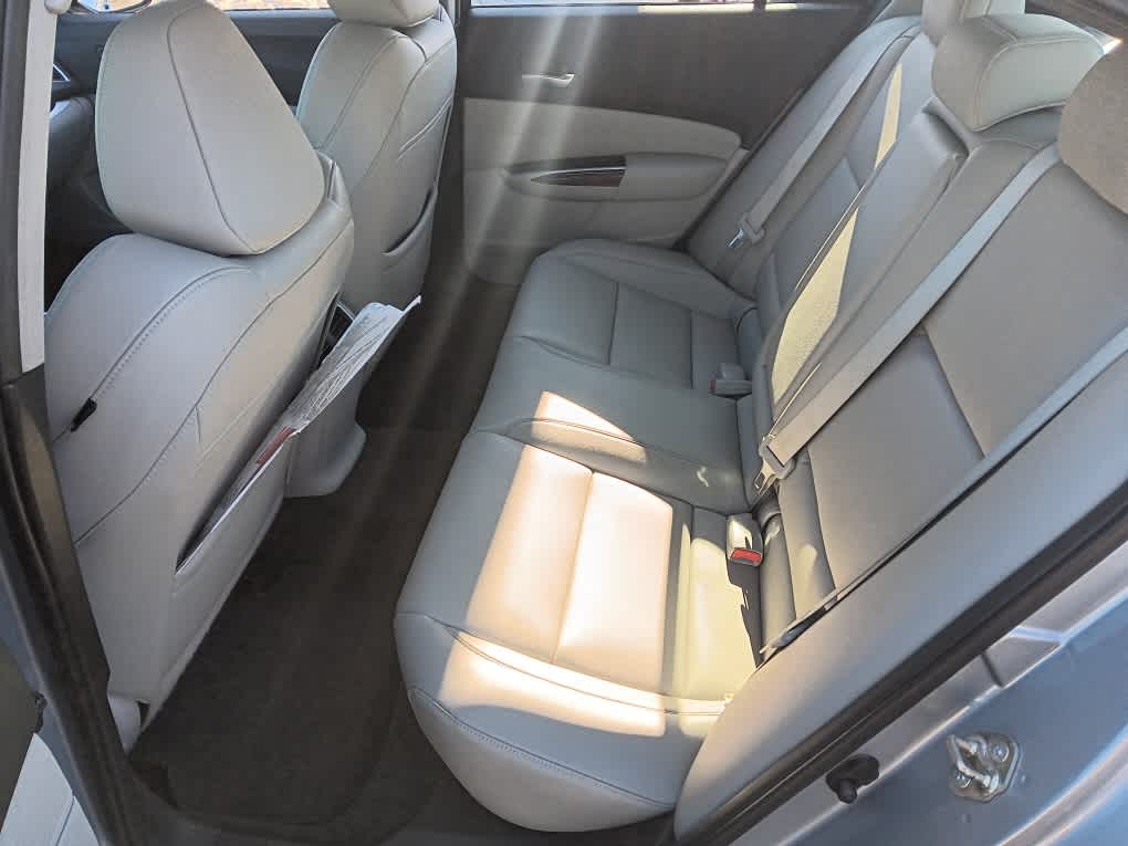 Vehicle image 16 of 33