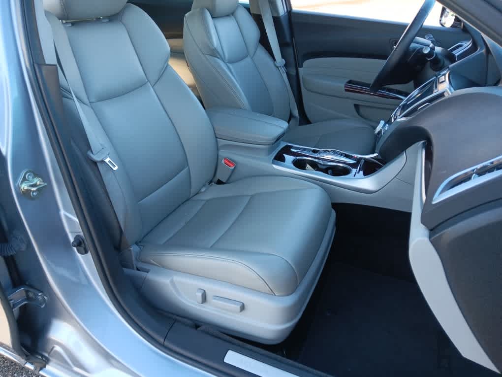 Vehicle image 10 of 33