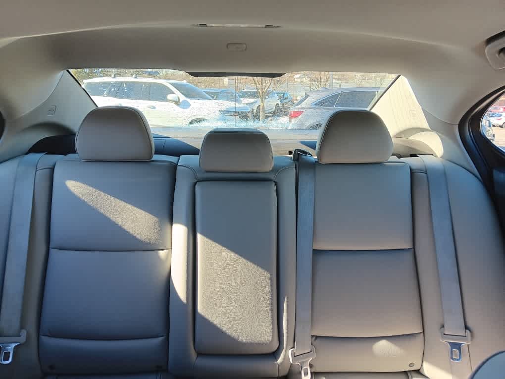 Vehicle image 15 of 33