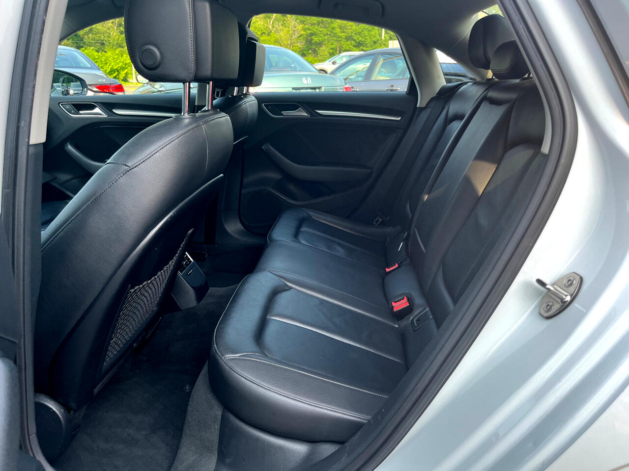 Vehicle image 19 of 32
