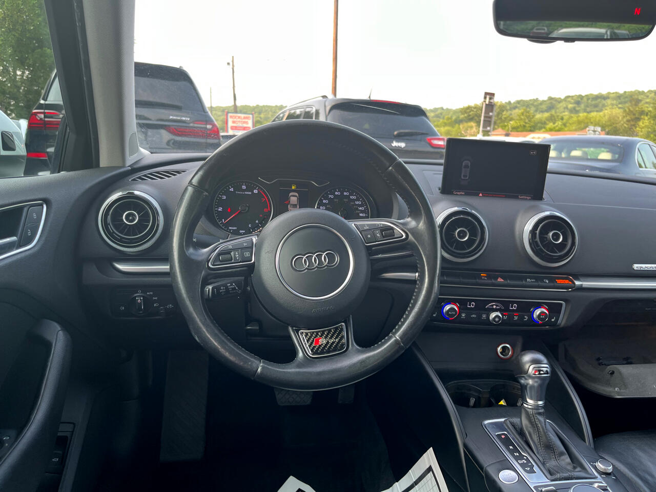 Vehicle image 18 of 32