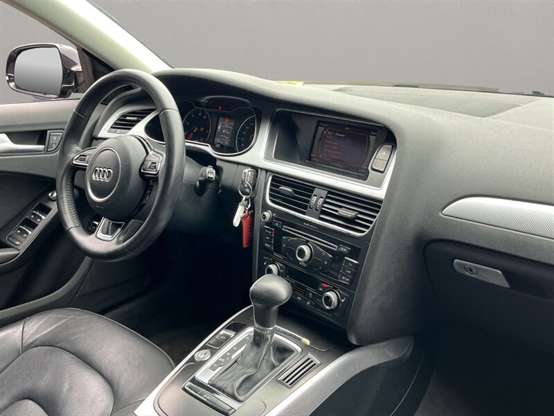 Vehicle image 17 of 19