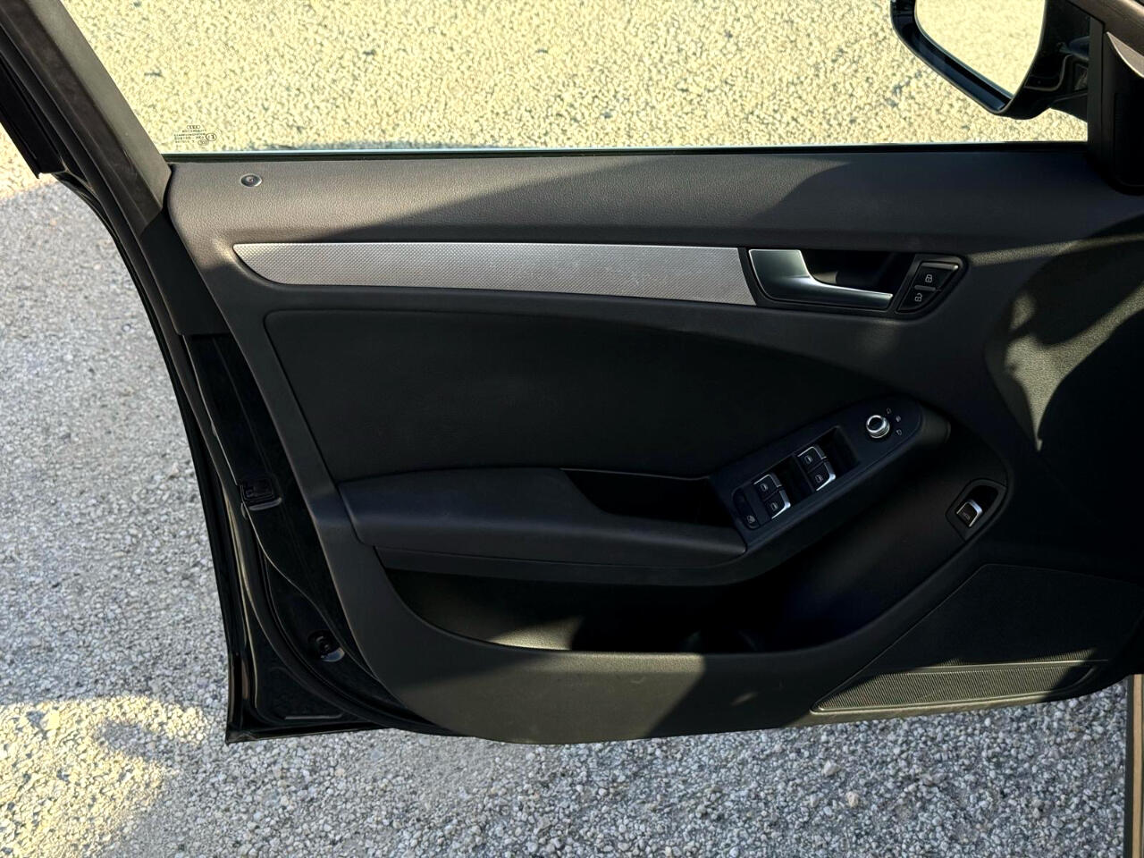 Vehicle image 13 of 25