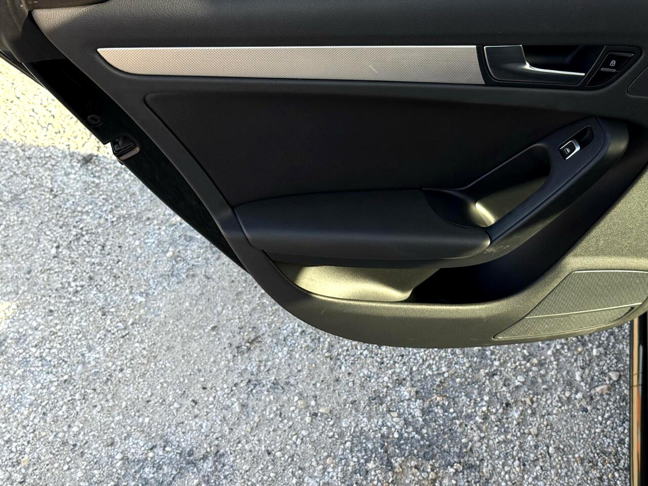 Vehicle image 18 of 25