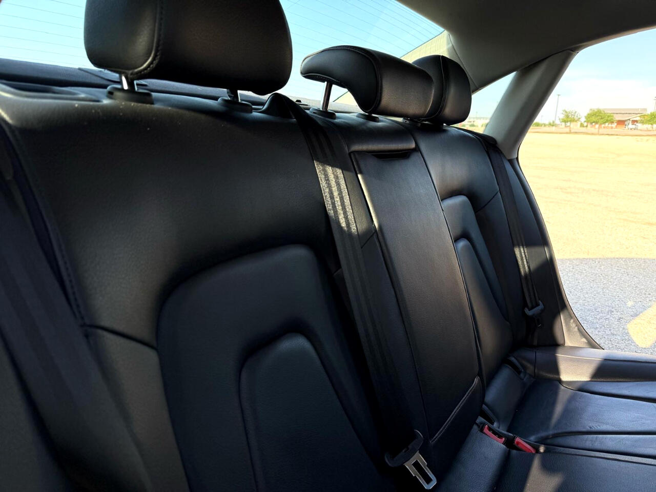 Vehicle image 21 of 25