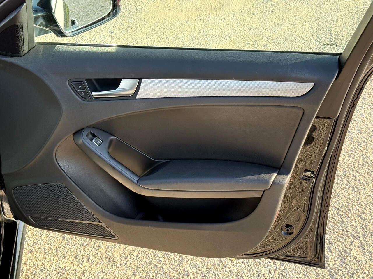 Vehicle image 23 of 25