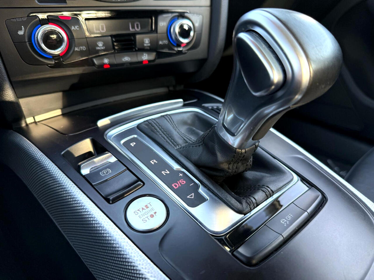 Vehicle image 17 of 25