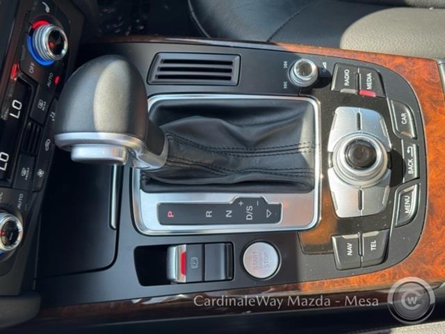 Vehicle image 25 of 32