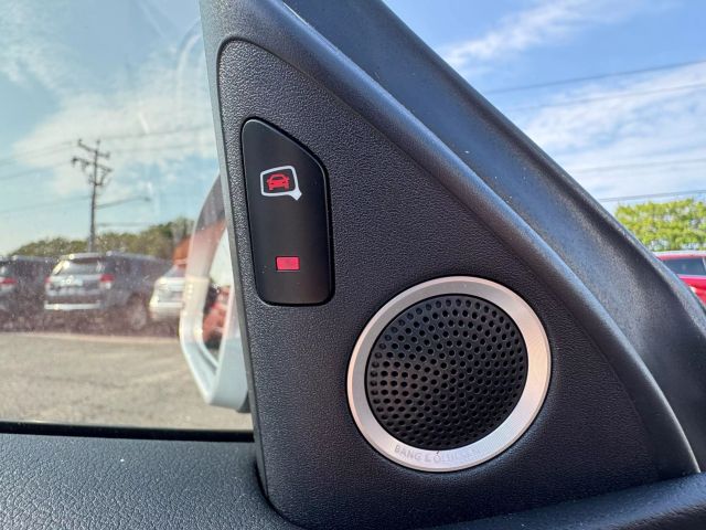 Vehicle image 17 of 23