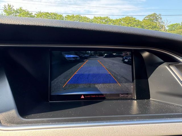 Vehicle image 21 of 23