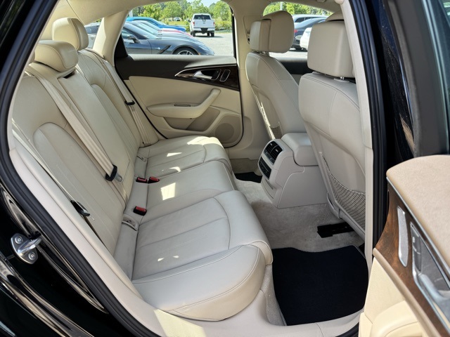 Vehicle image 10 of 21