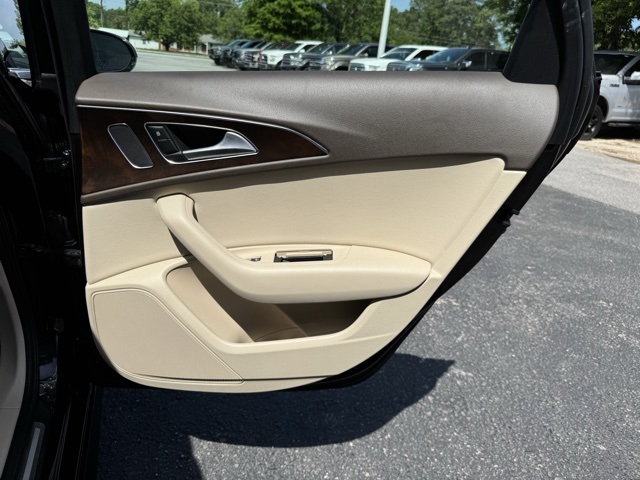 Vehicle image 11 of 21