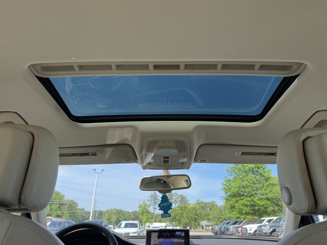 Vehicle image 20 of 21