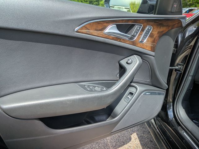 Vehicle image 25 of 30