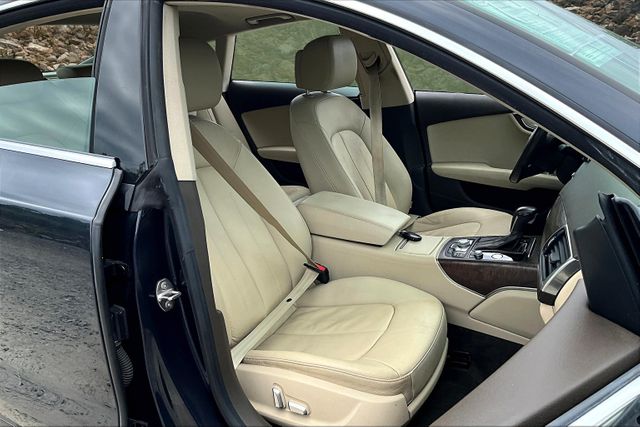 Vehicle image 11 of 33