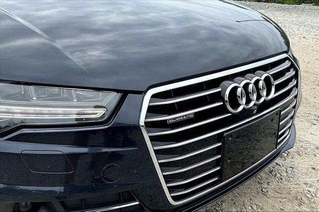 Vehicle image 28 of 33