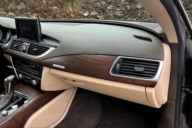 Vehicle image 17 of 33