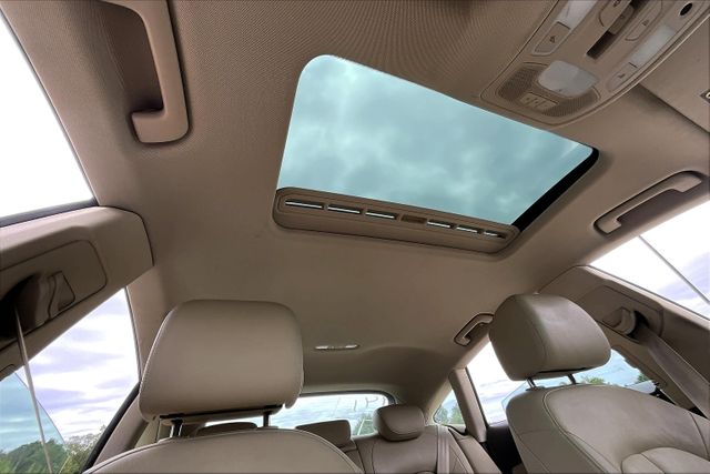 Vehicle image 13 of 33