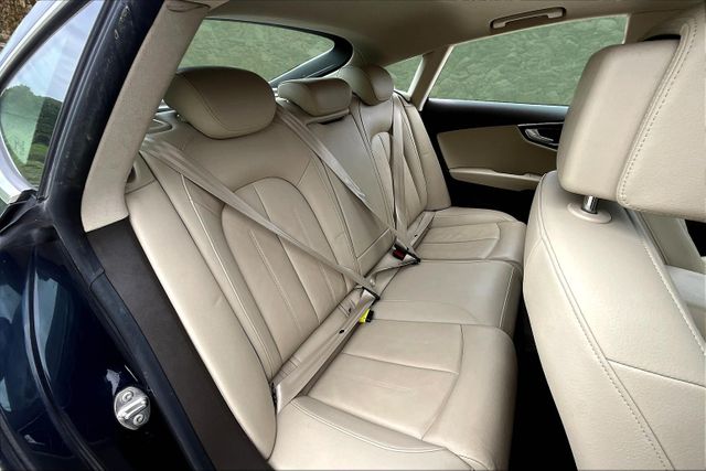 Vehicle image 9 of 33
