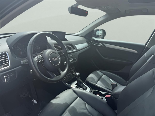 Vehicle image 13 of 21