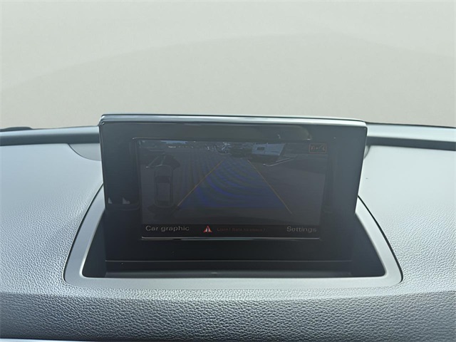 Vehicle image 17 of 21
