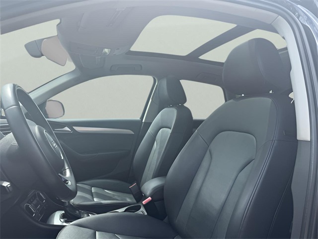 Vehicle image 10 of 21