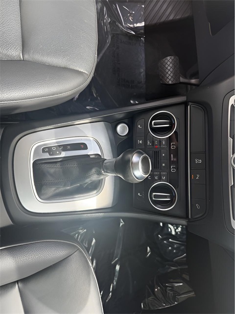Vehicle image 19 of 21