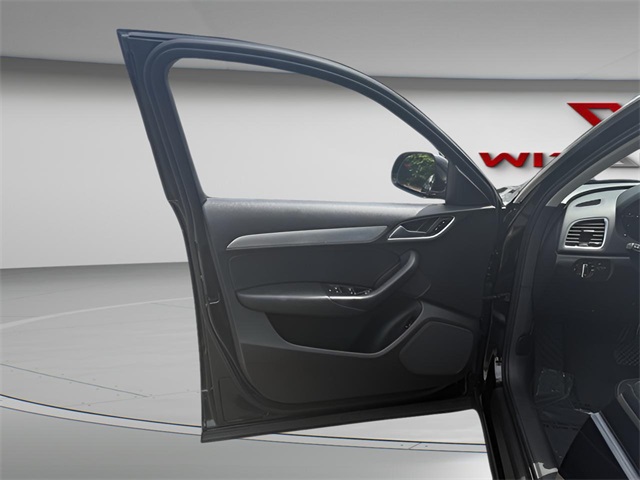 Vehicle image 14 of 21