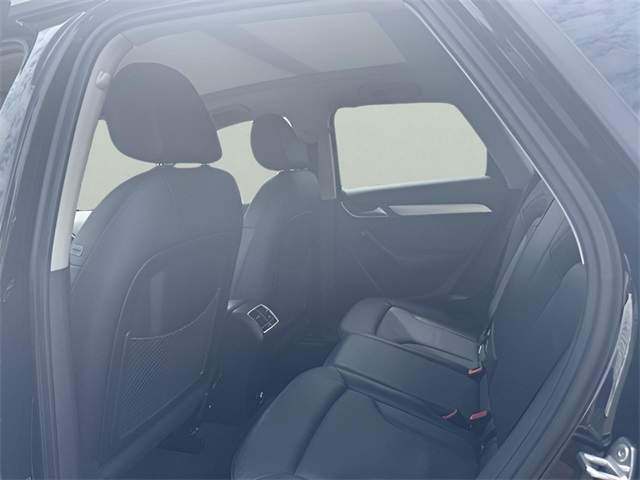 Vehicle image 11 of 21
