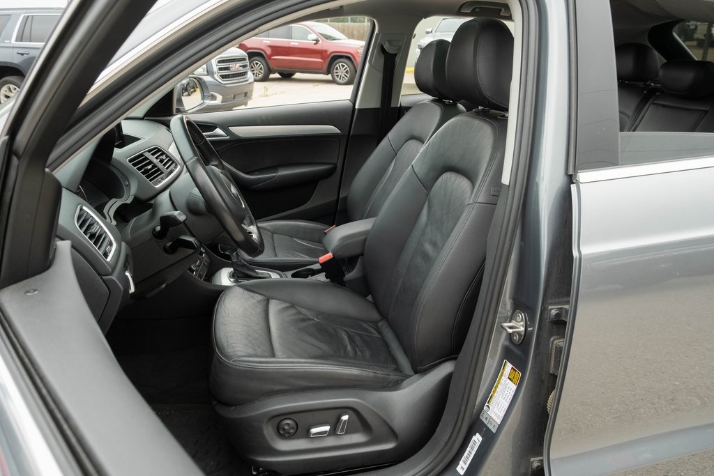 Vehicle image 9 of 32