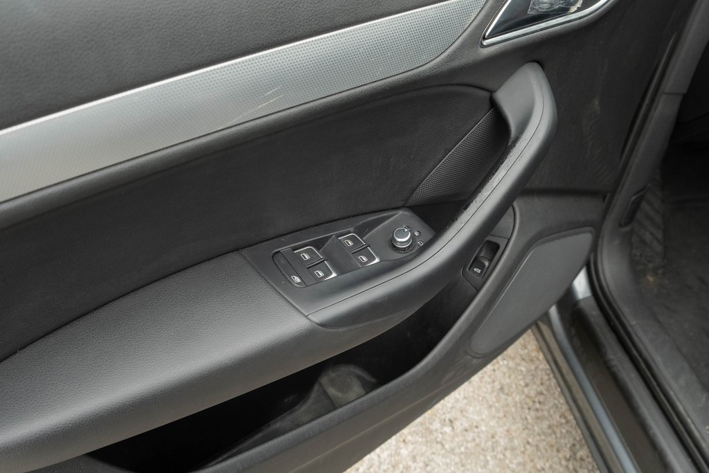 Vehicle image 19 of 32