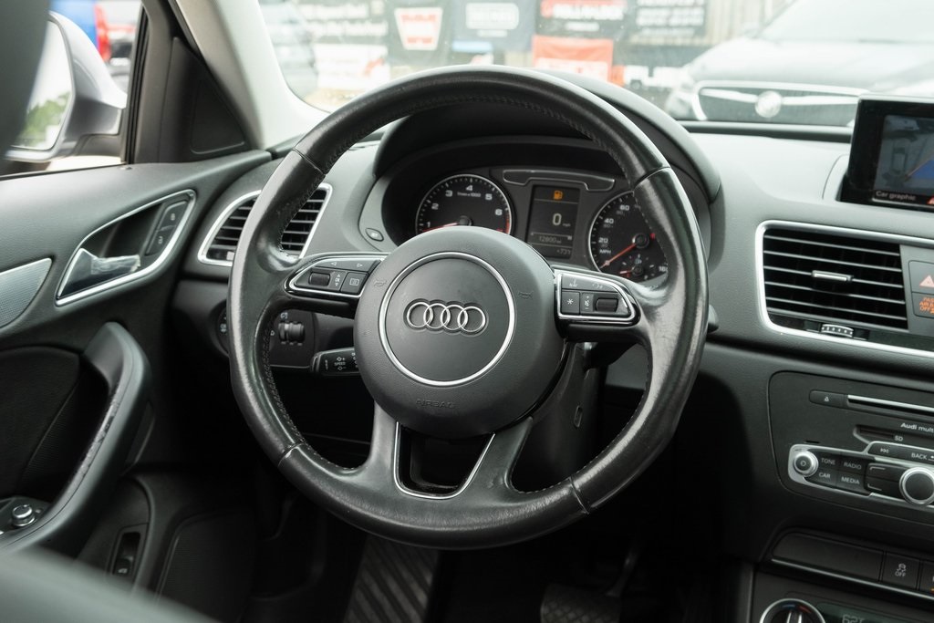 Vehicle image 13 of 32
