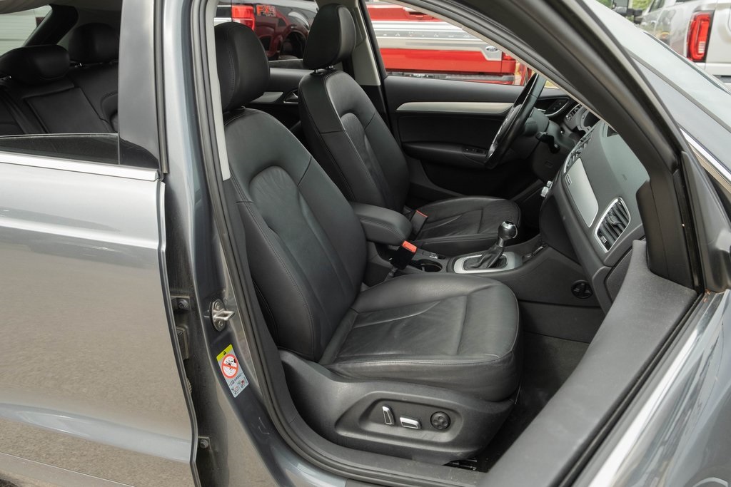 Vehicle image 8 of 32