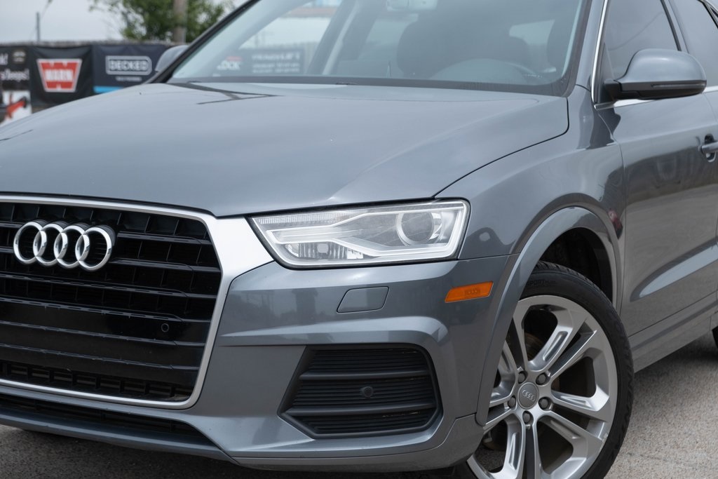 Vehicle image 26 of 32